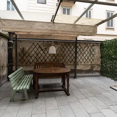 Guesthost - Cozy Terrace Pagano M1 * Milão